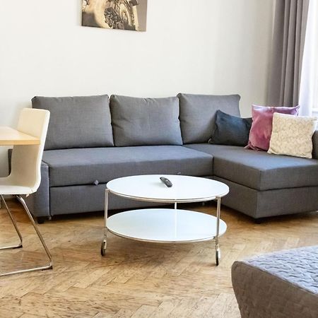 Apartments In Mala Strana - 10 Minutes From Charles Bridge Прага Екстериор снимка