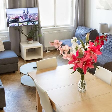 Apartments In Mala Strana - 10 Minutes From Charles Bridge Прага Екстериор снимка