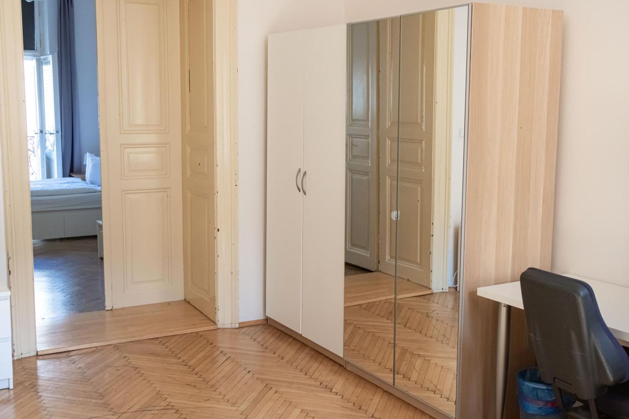 Apartments In Mala Strana - 10 Minutes From Charles Bridge Прага Екстериор снимка