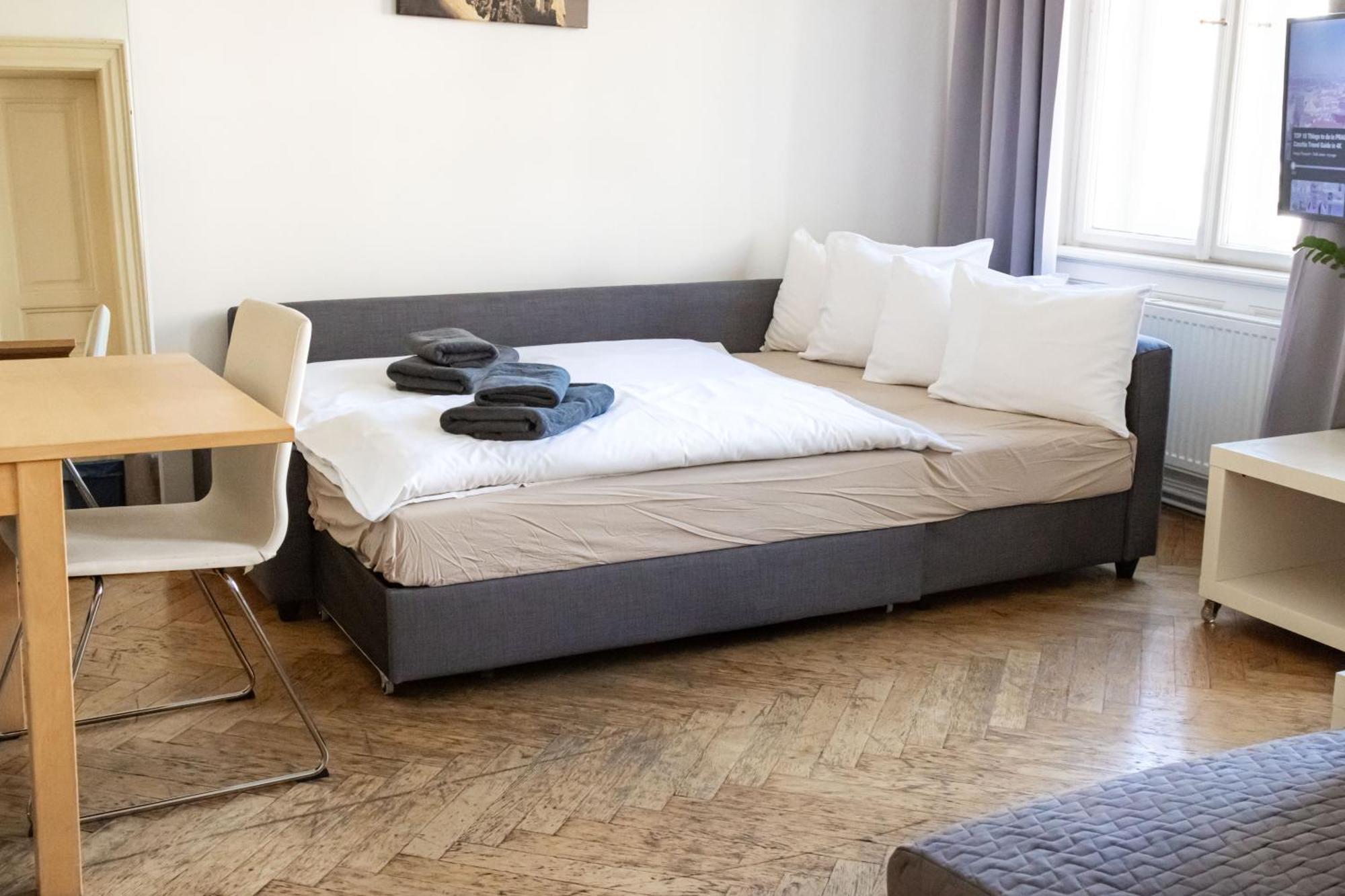 Apartments In Mala Strana - 10 Minutes From Charles Bridge Прага Екстериор снимка
