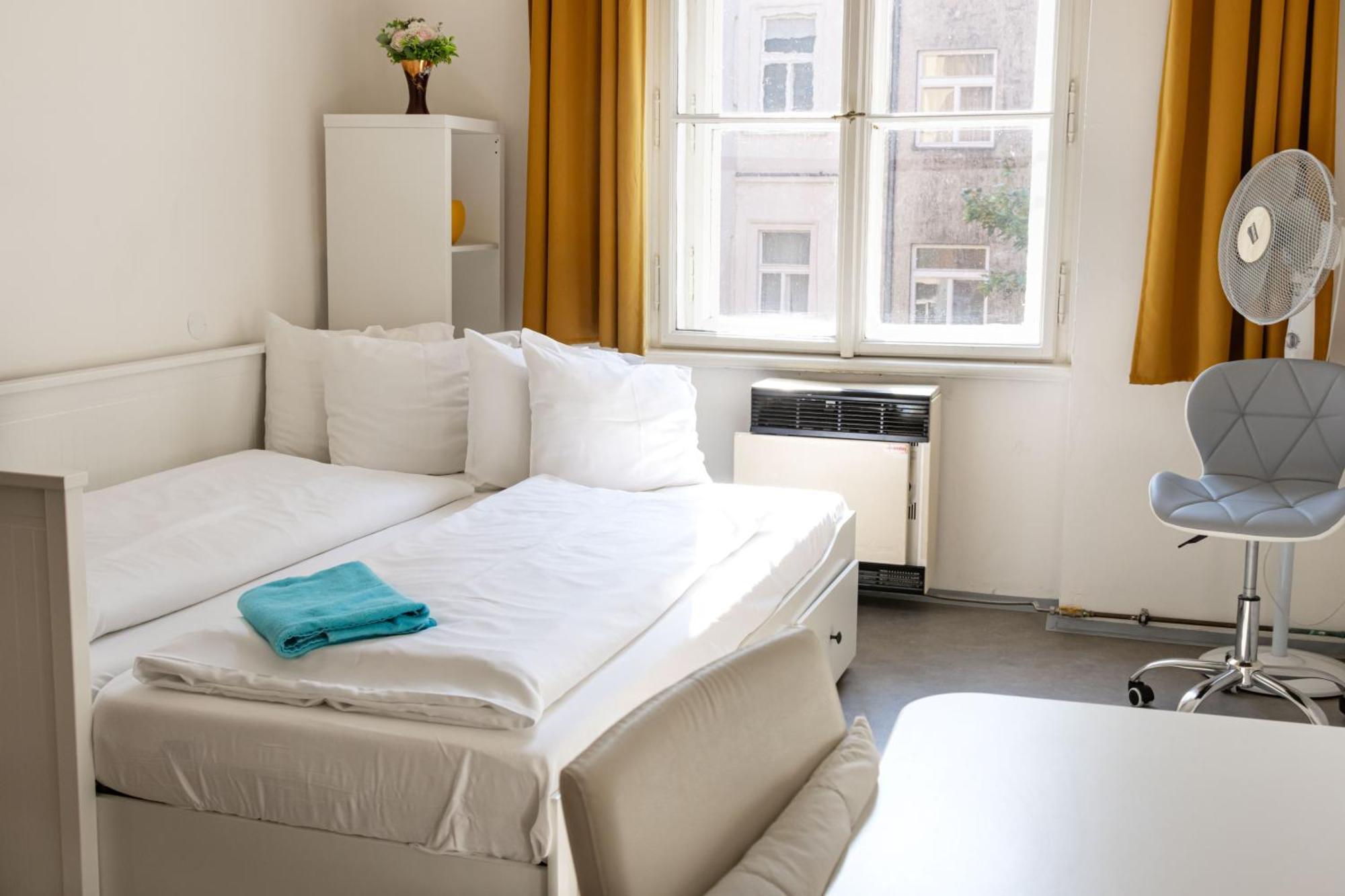 Apartments In Mala Strana - 10 Minutes From Charles Bridge Прага Екстериор снимка