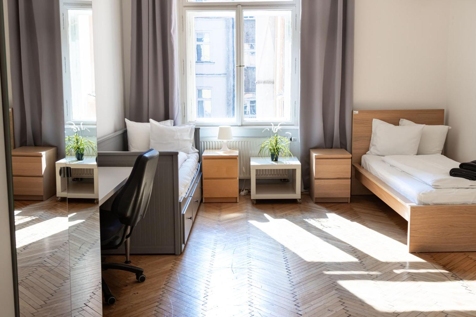 Apartments In Mala Strana - 10 Minutes From Charles Bridge Прага Екстериор снимка