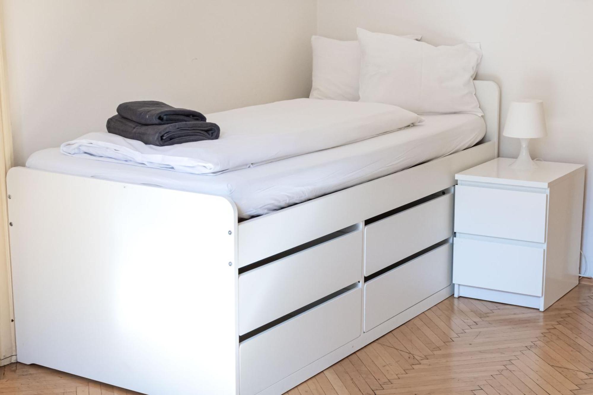Apartments In Mala Strana - 10 Minutes From Charles Bridge Прага Екстериор снимка