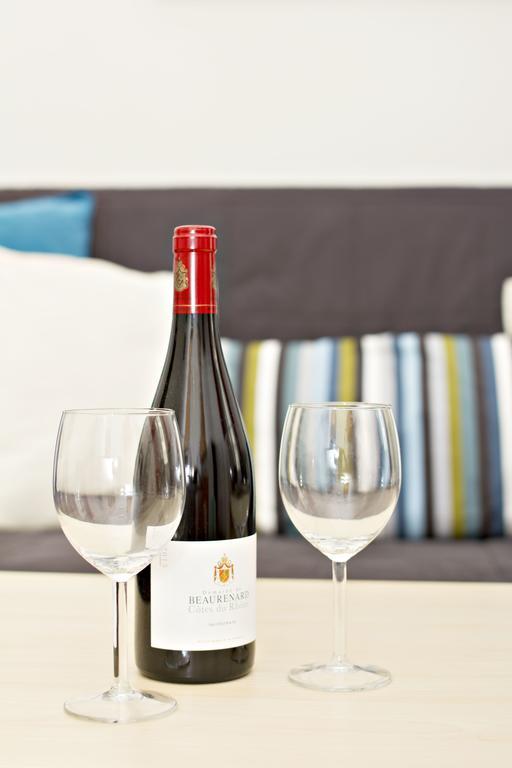 Apartments In Mala Strana - 10 Minutes From Charles Bridge Прага Стая снимка