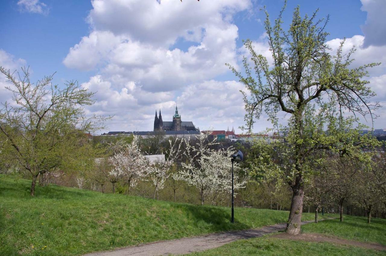Apartments In Mala Strana - 10 Minutes From Charles Bridge Прага Екстериор снимка