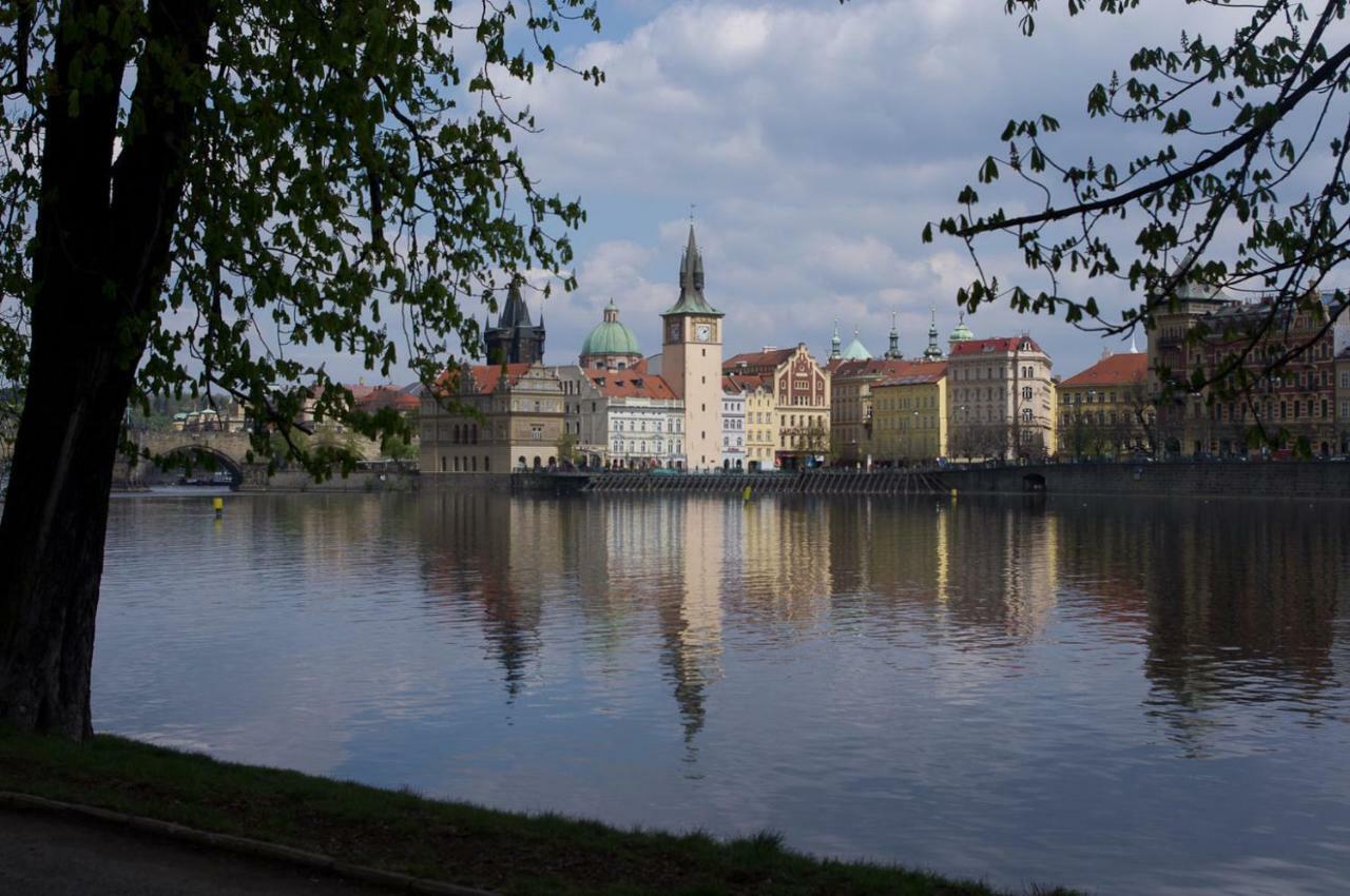 Apartments In Mala Strana - 10 Minutes From Charles Bridge Прага Екстериор снимка