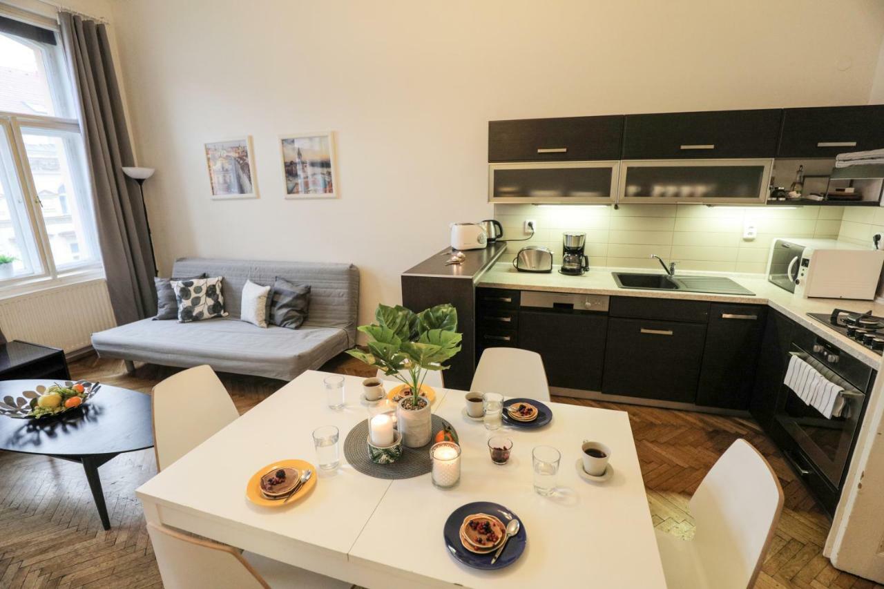 Apartments In Mala Strana - 10 Minutes From Charles Bridge Прага Екстериор снимка