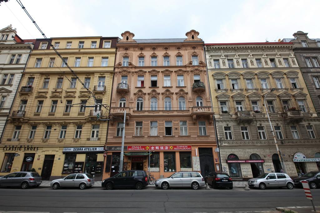 Apartments In Mala Strana - 10 Minutes From Charles Bridge Прага Екстериор снимка